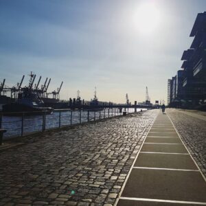 Rona Özkan Instagram - Bei dem Wetter gibt es keine Ausrede 🏃🏻‍♀️