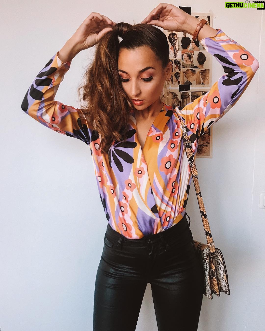 Rona Özkan - 2.8K Likes - 🌈✨✌🏼