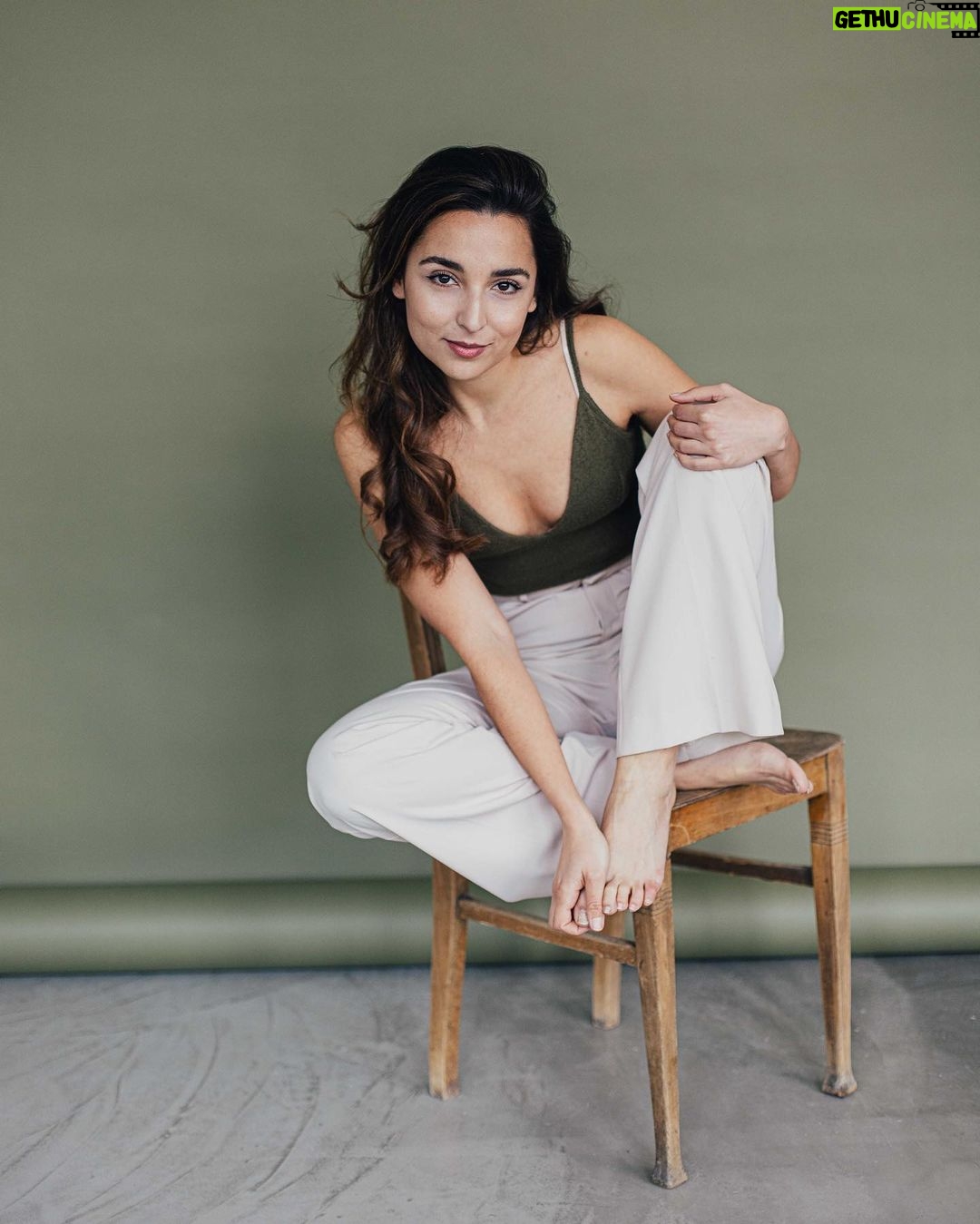Rona Özkan - 1.8K Likes - 🐒 @zaucke
