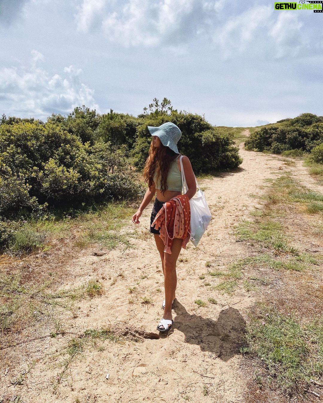 Rona Özkan - 1.8K Likes - on passe par où ?