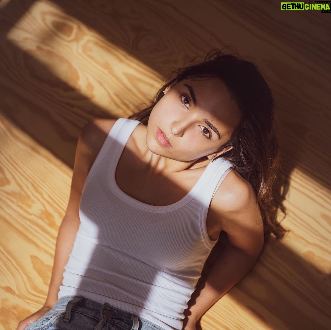 Rona Özkan - 2.7K Likes -