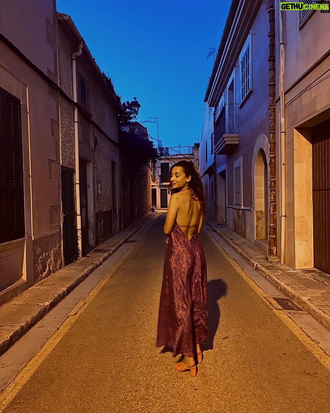 Rona Özkan Instagram - Ganz kurz den Sommer berührt.