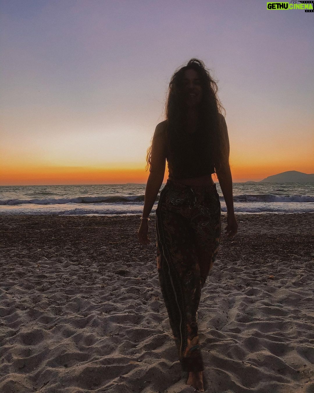 Rona Özkan - 2.1K Likes - Happy 2021! 🌞
