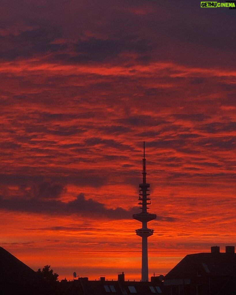 Rona Özkan Instagram - Alles wie im Traum ☄️ Sankt Pauli, Hamburg, Germany
