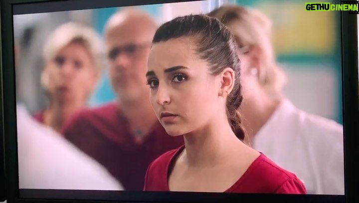 Rona Özkan - 1.8K Likes - Gut, dass wenigstens einer lachen kann @olleii 🌝 (sound on)