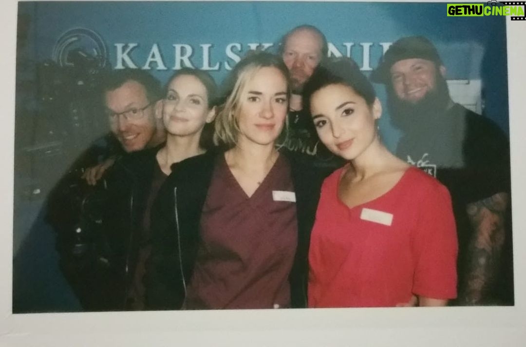 Rona Özkan - 2K Likes - Throwback to non COVID-19 times when we were allowed to hug each other #crewlove @marie.zielcke @annina.hellenthal