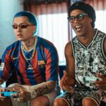 Ronaldinho Instagram - Estamos Readys pal álbum del bendito SI SABE 💙🧏🏻 este 25 de enero salimos a romper feo y las sorpresas no se acaban aquí … sigan viendo ⚽️🎶 DEL BARRIO PA LA FAMA 🇨🇴🇧🇷 Barrio Antioquia