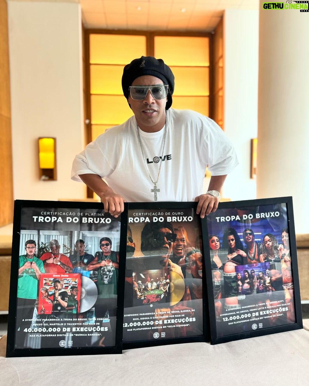Ronaldinho Instagram - E daí vem muito mais 👊🏽 @tropadobruxo_ São Paulo, Brazil