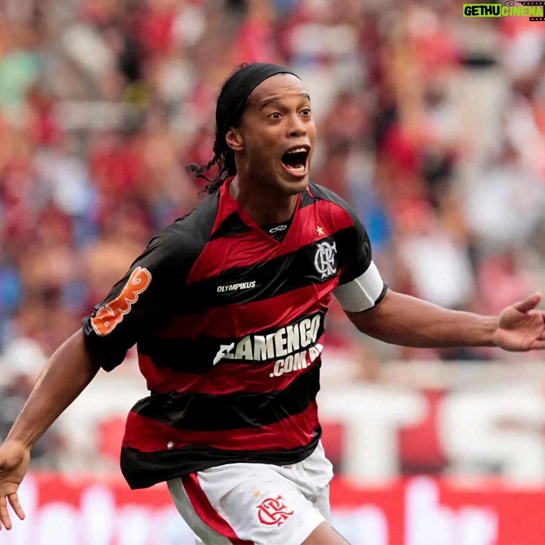 Ronaldinho Instagram - 128 anos do mengão!!! Parabéns @flamengo 🔴⚫🤙🏾