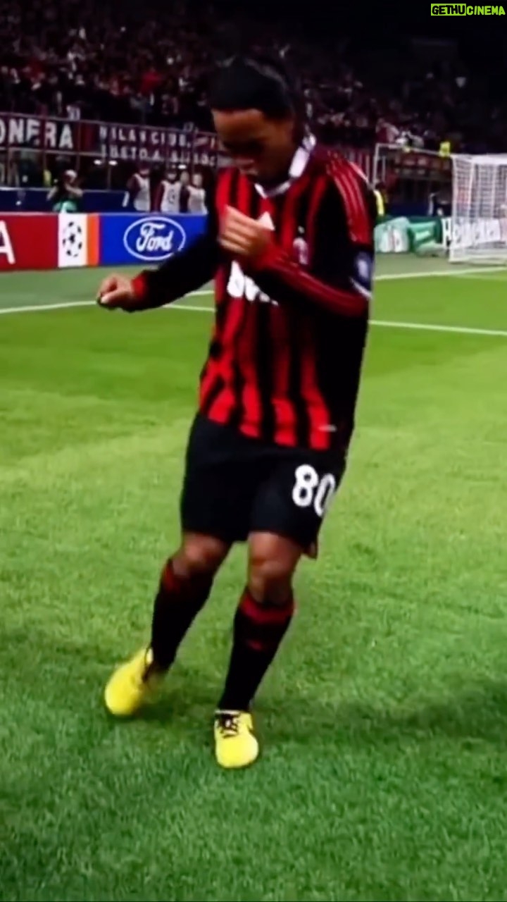 Ronaldinho Instagram - VEM PRA TROPA DO BRUXO VEM PRA @casadusguri ππππ TU JΓ CONHECE O MAIOR SPORT BAR DO BRASIL??? π Γ A @casadusguri , rei πΊπΎβ½οΈπ FICA EM PORTO ALEGRE-RS, PAPAI!!! AV. ASSIS BRASIL, 5084 TE ESPERAMOS COM UM MUSEU DO @ronaldinho , COMIDA BOA, DRINKS SENSACIONAIS, MΓSICA AO VIVO E MUUUITA MAGIA π§π½ββοΈ β½οΈβ¨ VEM PRA TROPA DO BRUXO VEM PRA @casadusguri ππππ Casa Dus Guri
