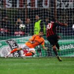 Ronaldinho Instagram - Meu primeiro gol na Champions com o @acmilan 🔴⚫ Lindo momento em um jogo tão importante… Sempre Milan!!! 💪🏾