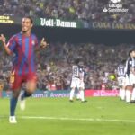 Ronaldinho Instagram - Magia no Camp Nou!!! #OTD em 2005 vencemos por 5 a 0 em nossa casa! Quem lembra nosso adversário?? #SempreBarça 🔵🔴