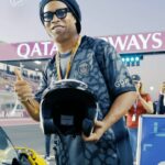 Ronaldinho Instagram - Flashback on @ronaldinho’s trip to Doha for the F1 Qatar Grand Prix with @qatarairways. ❤💙 On the agenda, meet-up with the @psgacademyqatar kids and iconic PSG legends and visit of the @b12beachclubdoha & @expo2023doha ✨ #GoingPlacesTogether #QatarAirways