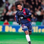 Ronaldinho Instagram - Meu primeiro gol na Europa!!! Neste dia em 2001 marquei meu primeiro gol pelo @psg #AllezParis 🔴🔵
