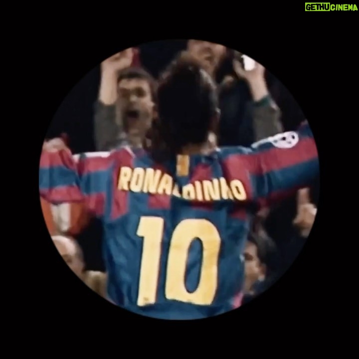Ronaldinho Instagram - Joga bonito! Vem com a Tropa Do Bruxo! 🤙🏾🧙🏽♂️🇧🇷 #bailedobruxo