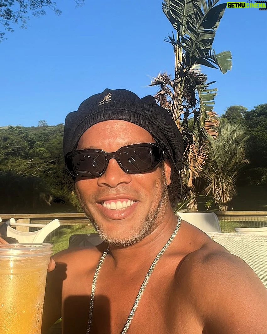 Ronaldinho - 650.8K Likes - Fim de ano … bora 2024!!! 🤙🏾