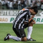 Ronaldinho Instagram - 11 anos de um jogo mt difícil para mim... Que alegria marcar 3 gols e ajudar nosso Galo a vencer por 6x0!!! Linda vitória com o apoio da Massa 👏🏾👏🏾👏🏾