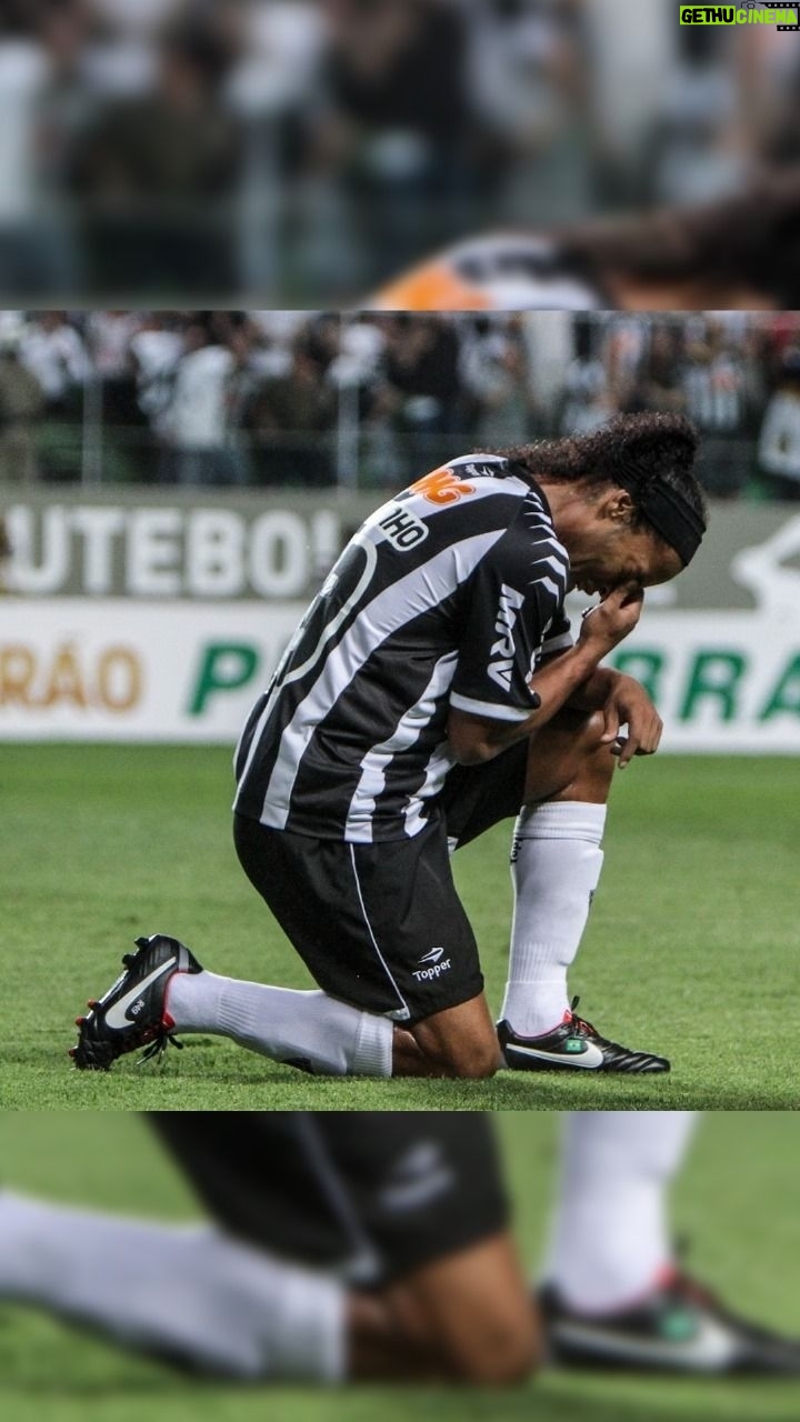 Ronaldinho Instagram - 11 anos de um jogo mt difícil para mim... Que alegria marcar 3 gols e ajudar nosso Galo a vencer por 6x0!!! Linda vitória com o apoio da Massa 👏🏾👏🏾👏🏾