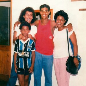 Ronaldinho Instagram - Feliz aniversário mãe 🤍
