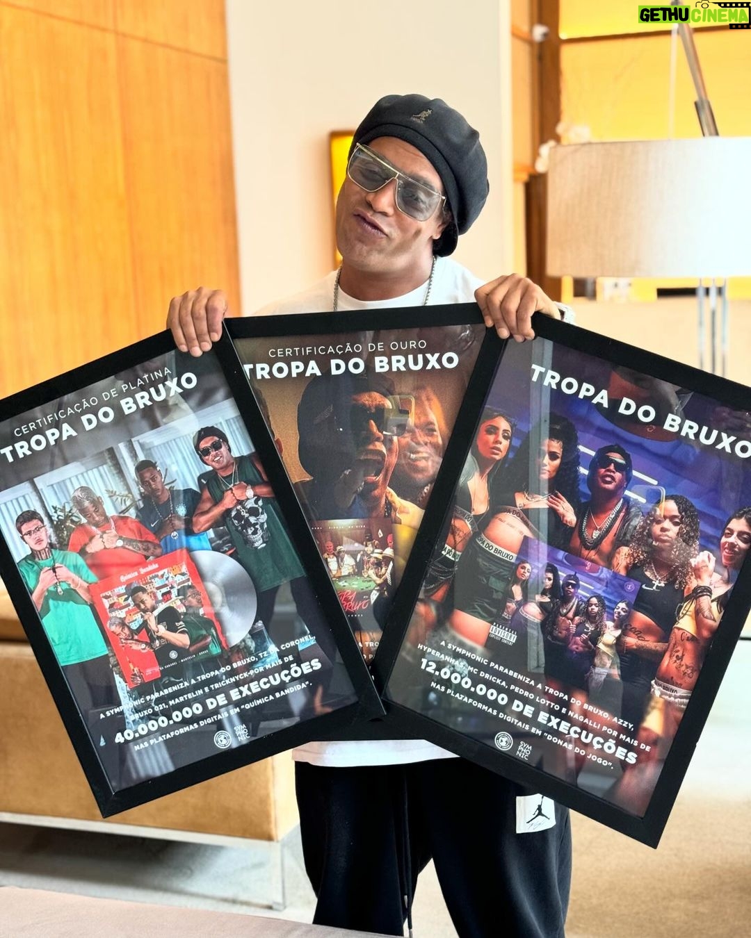 Ronaldinho Instagram - E daí vem muito mais 👊🏽 @tropadobruxo_ São Paulo, Brazil