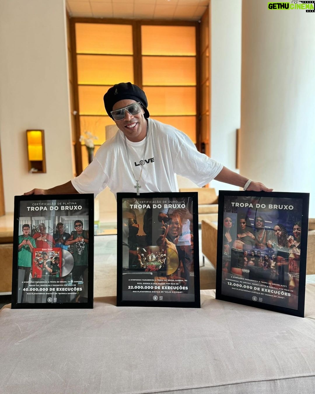 Ronaldinho Instagram - E daí vem muito mais 👊🏽 @tropadobruxo_ São Paulo, Brazil