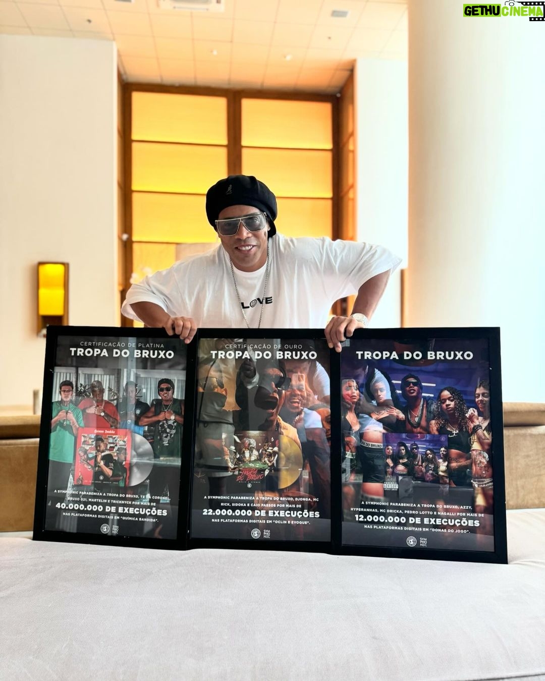 Ronaldinho Instagram - E daí vem muito mais 👊🏽 @tropadobruxo_ São Paulo, Brazil