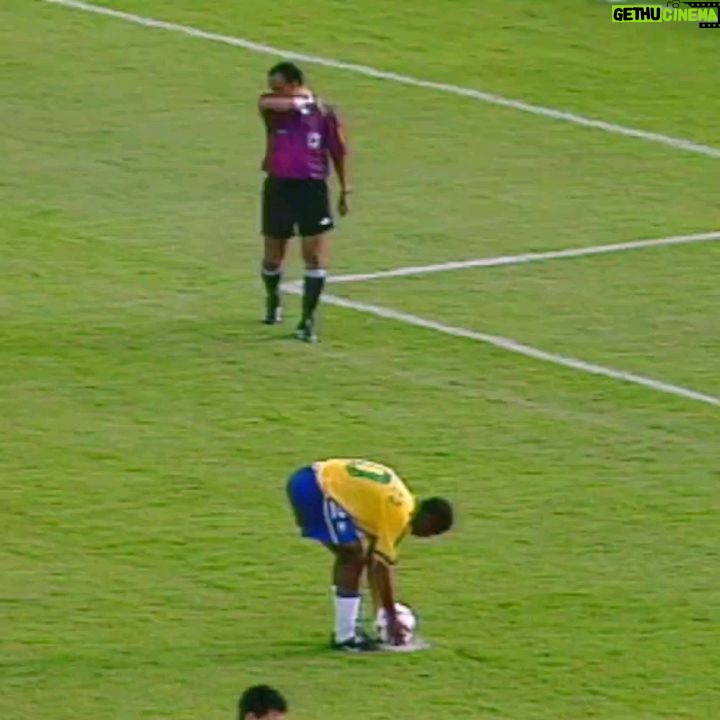 Ronaldinho - 1 Million Likes - Lembranças Mundial Sub-17!! 🏆
Me lembro até hj a alegria de vencer este troféu no Egito, em 97!
Hj começa a caminhada dos nossos guris... Boa sorte!!! 🇧🇷🇧🇷🤙🏾
#U17WC