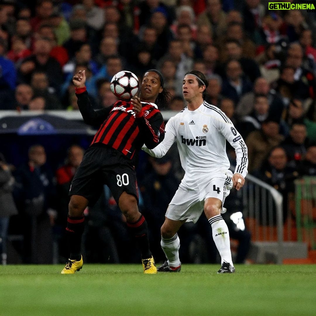 Ronaldinho - 656.6K Likes - Meu primeiro gol na Champions com o @acmilan 🔴⚫
Lindo momento em um jogo tão importante… Sempre Milan!!! 💪🏾