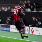 Ronaldinho Instagram - Meu primeiro gol na Champions com o @acmilan 🔴⚫ Lindo momento em um jogo tão importante… Sempre Milan!!! 💪🏾