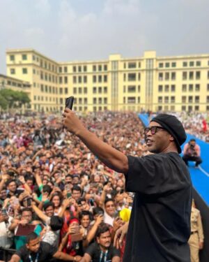 Ronaldinho Instagram - Obrigado Kolkata, Índia!!! 🇮🇳🇮🇳
Que energia incrível, que momento mágico… Muito amor!!!
Muito bom ser recebido com tanta alegria e carinho!!!
Nos vemos em breve 🤙🏾