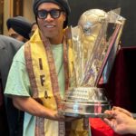 Ronaldinho Instagram - Obrigado Kolkata, Índia!!! 🇮🇳🇮🇳 Que energia incrível, que momento mágico… Muito amor!!! Muito bom ser recebido com tanta alegria e carinho!!! Nos vemos em breve 🤙🏾