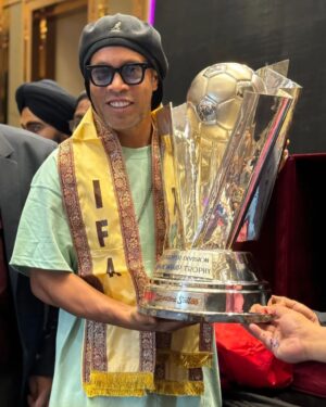 Ronaldinho Instagram - Obrigado Kolkata, Índia!!! 🇮🇳🇮🇳
Que energia incrível, que momento mágico… Muito amor!!!
Muito bom ser recebido com tanta alegria e carinho!!!
Nos vemos em breve 🤙🏾