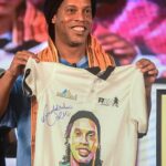 Ronaldinho Instagram - Obrigado Kolkata, Índia!!! 🇮🇳🇮🇳 Que energia incrível, que momento mágico… Muito amor!!! Muito bom ser recebido com tanta alegria e carinho!!! Nos vemos em breve 🤙🏾