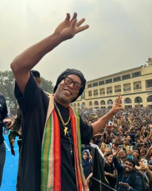 Ronaldinho Instagram - Obrigado Kolkata, Índia!!! 🇮🇳🇮🇳
Que energia incrível, que momento mágico… Muito amor!!!
Muito bom ser recebido com tanta alegria e carinho!!!
Nos vemos em breve 🤙🏾