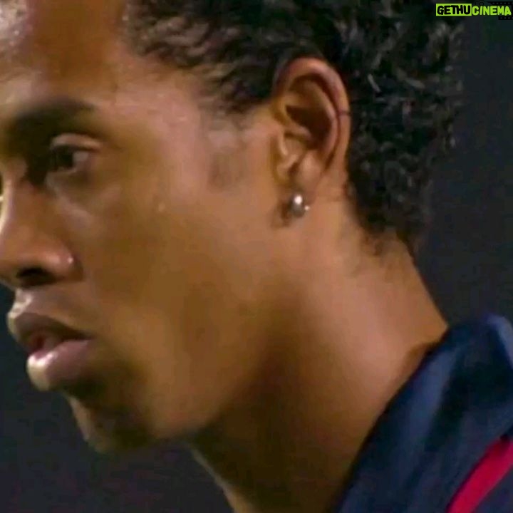 Ronaldinho - 759K Likes - Meu primeiro gol na Europa!!! Neste dia em 2001 marquei meu primeiro gol pelo @psg
#AllezParis 🔴🔵