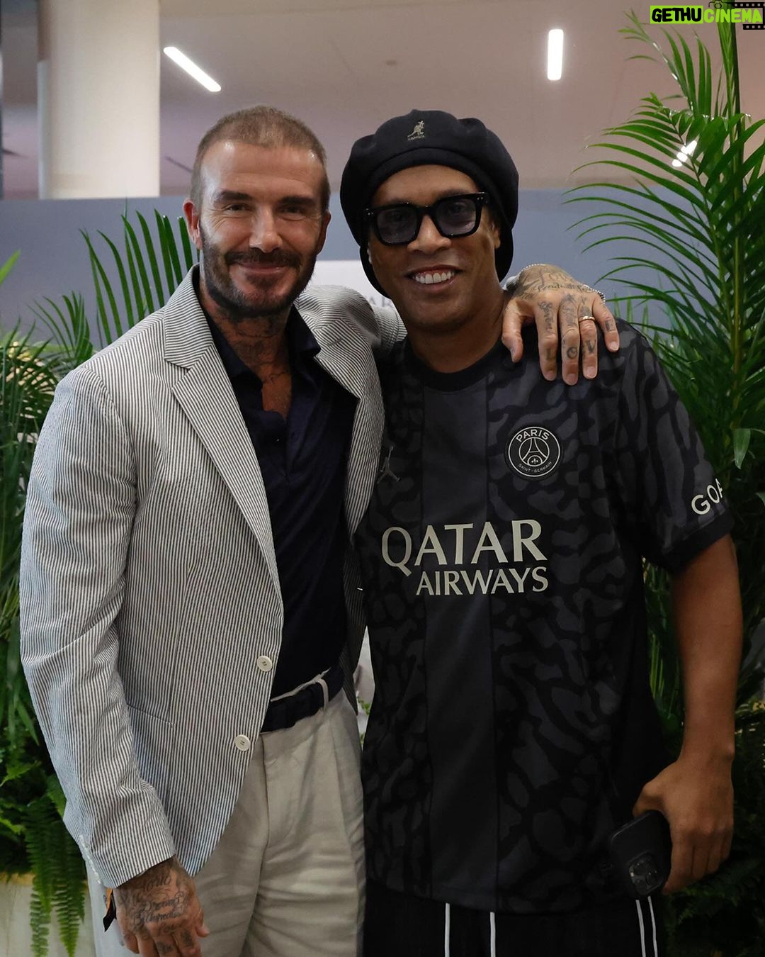 Ronaldinho Instagram - ✨🏁 Our former Parisian @ronaldinho was invited by @qatarairways to attend the 2023 Qatar Grand Prix! ✨🏁 Notre ancien parisien @ronaldinho, invité par @qatarairways pour assister au Grand Prix du Qatar 2023 ! ❤️💙 Also, got the opportunity to catch @davidbeckham and Didier Domi, who also wore the Parisian colors! ❤️💙 L’occasion de retrouver @davidbeckham et Didier Domi, ayant eux aussi porté les couleurs parisiennes ! Losail International Circuit