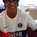 Ronaldinho Instagram - ✨🏁 Our former Parisian @ronaldinho was invited by @qatarairways to attend the 2023 Qatar Grand Prix! ✨🏁 Notre ancien parisien @ronaldinho, invité par @qatarairways pour assister au Grand Prix du Qatar 2023 ! ❤️💙 Also, got the opportunity to catch @davidbeckham and Didier Domi, who also wore the Parisian colors! ❤️💙 L’occasion de retrouver @davidbeckham et Didier Domi, ayant eux aussi porté les couleurs parisiennes ! Losail International Circuit