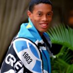 Ronaldinho Instagram - Parabéns tricolor gaúcho! 120 anos de história 🤙🏾