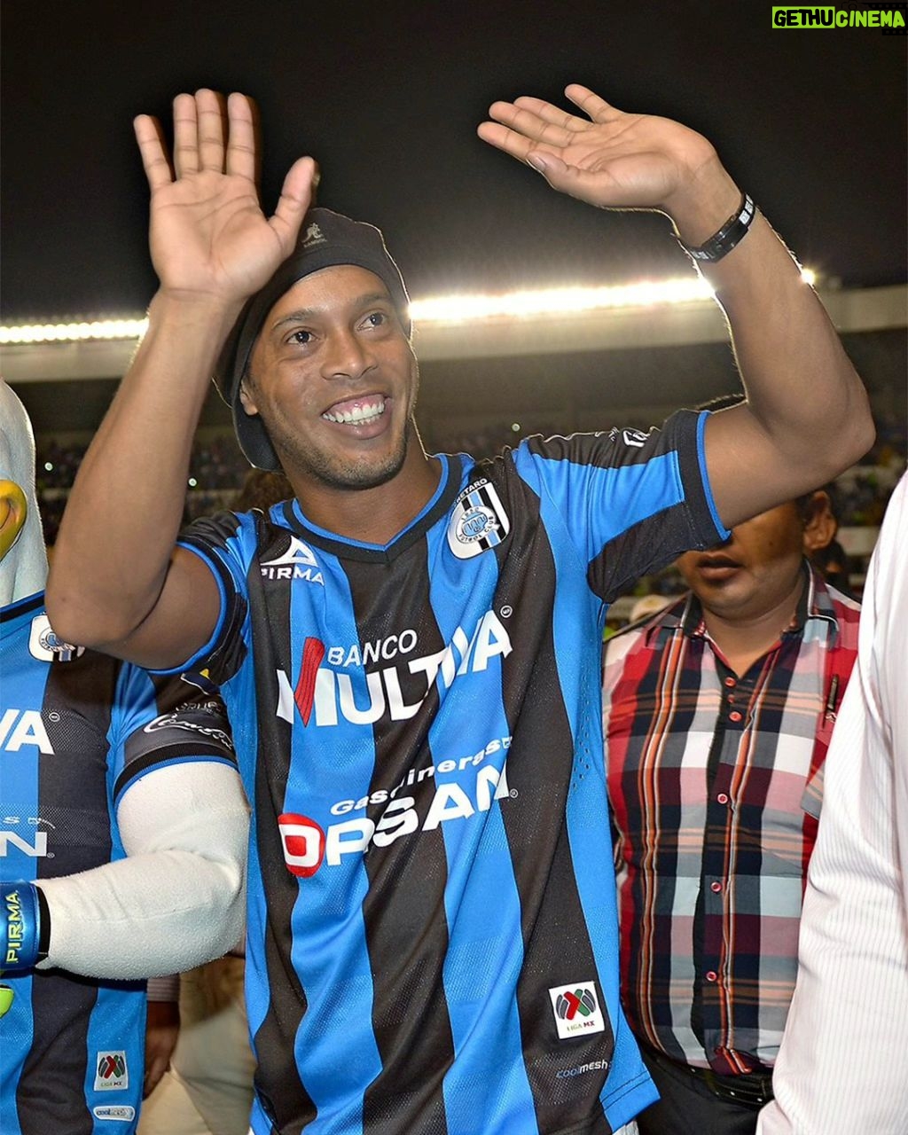 Ronaldinho Instagram - Lembranças da minha apresentação no @clubqueretaro !! Só memórias boas deste país 🇲🇽🇲🇽