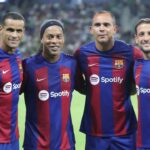 Ronaldinho Instagram - Israel, muito obrigado!!! 🇮🇱🇮🇱 País lindo e que nos recebe tão bem todas as vezes... Felicidade em rever meus companheiros e dar um pouco de alegria pra galera!! #MésQueUnClub 🔴🔵