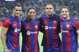 Ronaldinho Instagram - Israel, muito obrigado!!! 🇮🇱🇮🇱
País lindo e que nos recebe tão bem todas as vezes... Felicidade em rever meus companheiros e dar um pouco de alegria pra galera!!
#MésQueUnClub 🔴🔵
