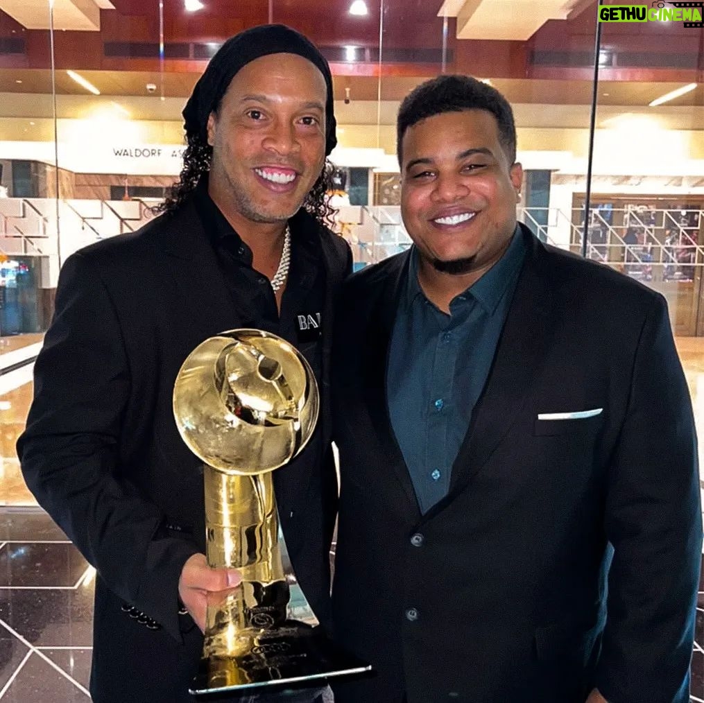Ronaldinho Instagram - Parabéns meu sobrinho @diegoassis94 TMJ 🤙🏾