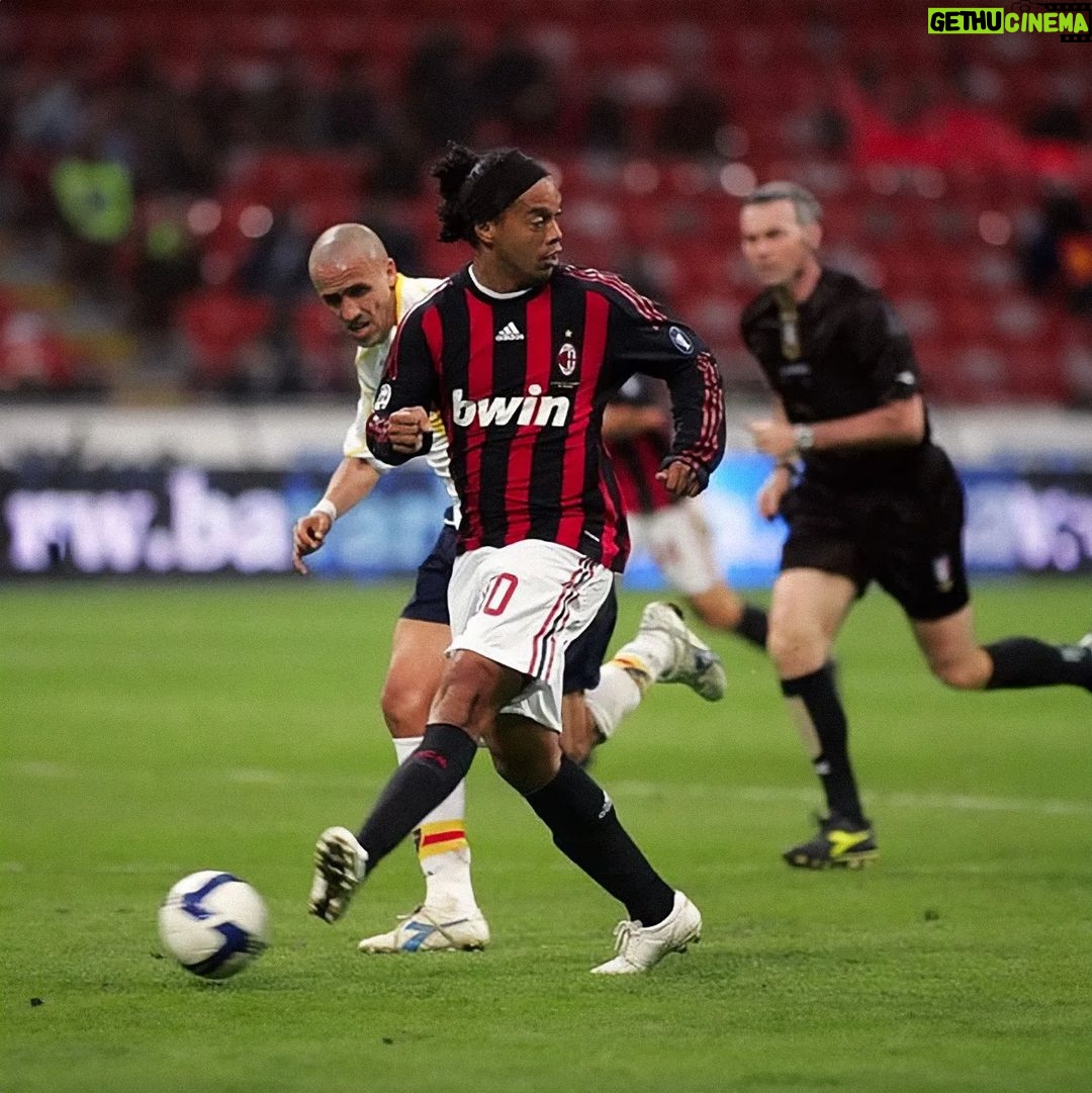 Ronaldinho - 692.1K Likes - 👀🤣🤙🏾