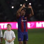 Ronaldinho Instagram - Israel, muito obrigado!!! 🇮🇱🇮🇱 País lindo e que nos recebe tão bem todas as vezes... Felicidade em rever meus companheiros e dar um pouco de alegria pra galera!! #MésQueUnClub 🔴🔵
