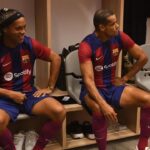 Ronaldinho Instagram - Israel, muito obrigado!!! 🇮🇱🇮🇱 País lindo e que nos recebe tão bem todas as vezes... Felicidade em rever meus companheiros e dar um pouco de alegria pra galera!! #MésQueUnClub 🔴🔵