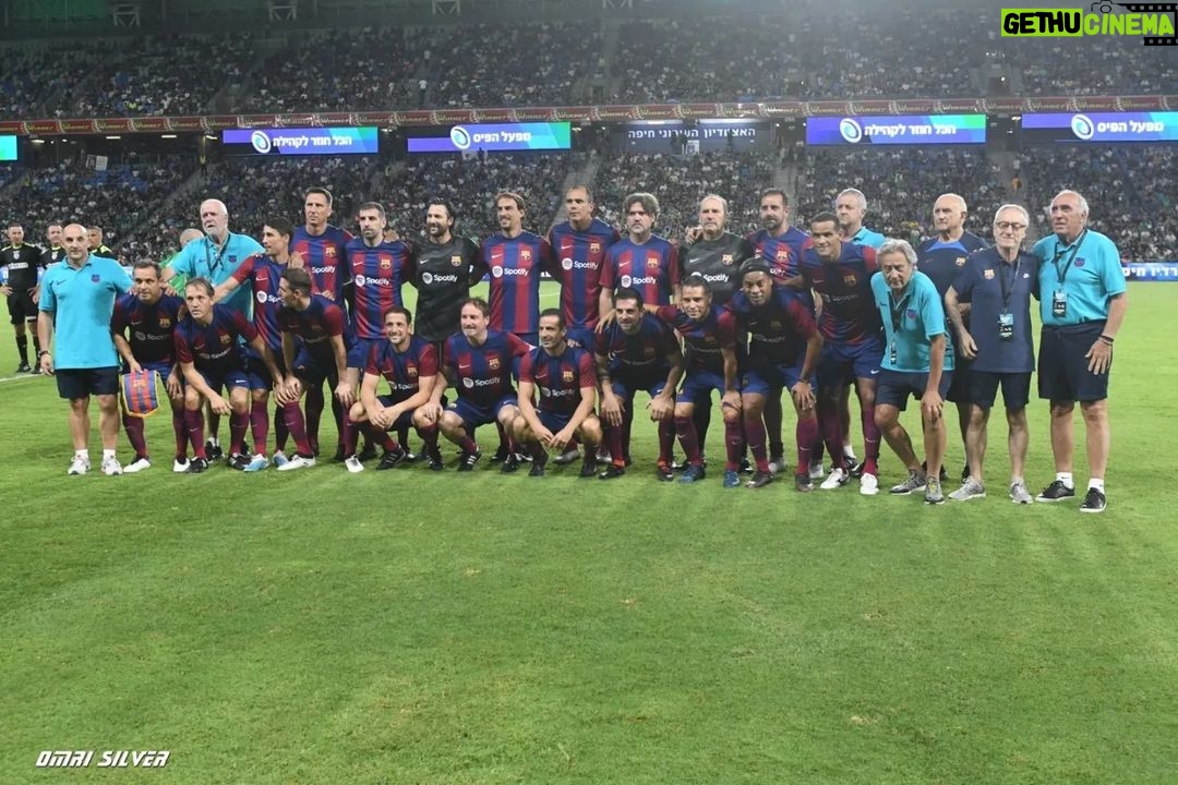 Ronaldinho - 662.8K Likes - Israel, muito obrigado!!! 🇮🇱🇮🇱
País lindo e que nos recebe tão bem todas as vezes... Felicidade em rever meus companheiros e dar um pouco de alegria pra galera!!
#MésQueUnClub 🔴🔵