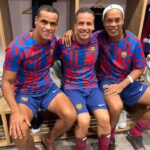 Ronaldinho Instagram - Siempre un placer @fcbarcelona 🤙🏾 #BarçaLegends 🔴🔵