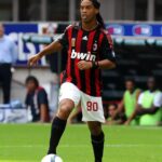 Ronaldinho Instagram - Hoje é um dia mt especial, dia que estreei pelo @acmilan !! Só lembranças boas desta torcida e cidade maravilhosa 🤙🏾