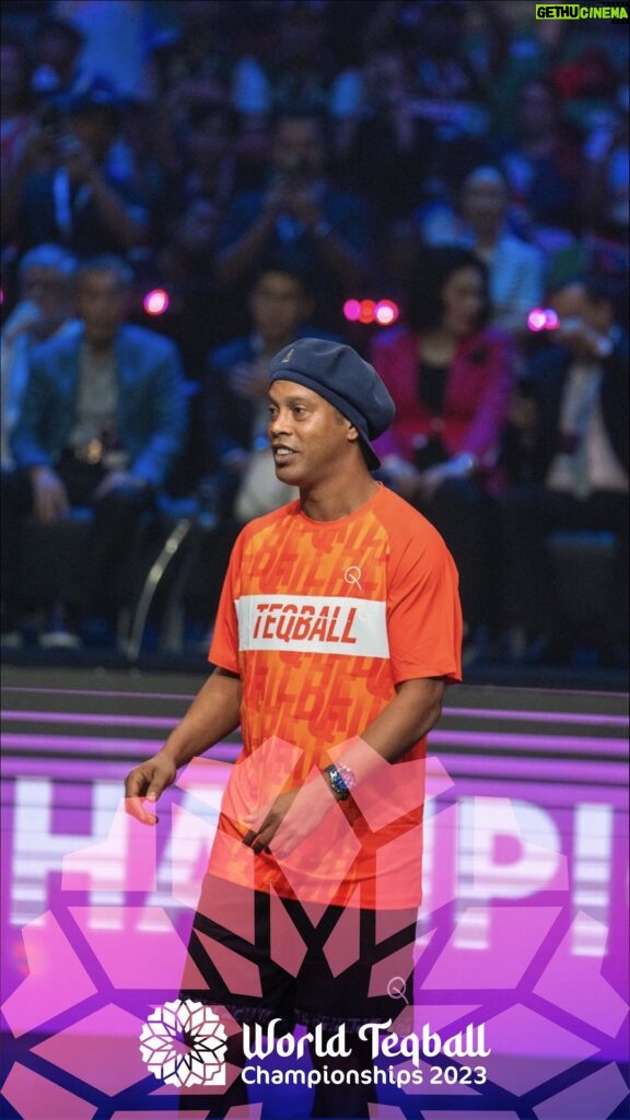 Ronaldinho Instagram - Bangkok served as the dynamic stage where the World Teqball Championships collided with the iconic presence of @ronaldinho • #Teqball #WorldIsCurved #Teq #Thailand #Thai #Bangkok #TeqballWCH Bangkok, Thailand