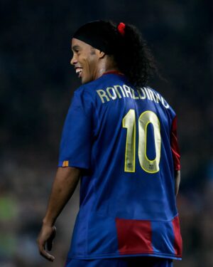 Ronaldinho Instagram - Vamos por mais!!! 🏆🤙🏾

#SempreBarça 🔵🔴